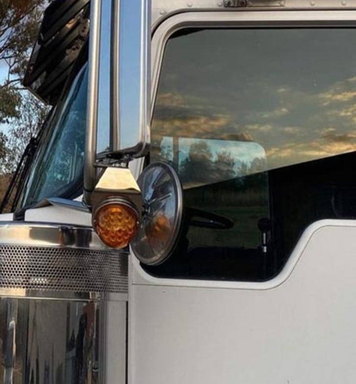 45-DEGREE WATERMELON LIGHT ANGLED BRACKET