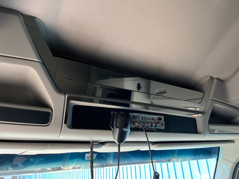 Kenworth T680/ T880 Upper Headliner Chrome Trim