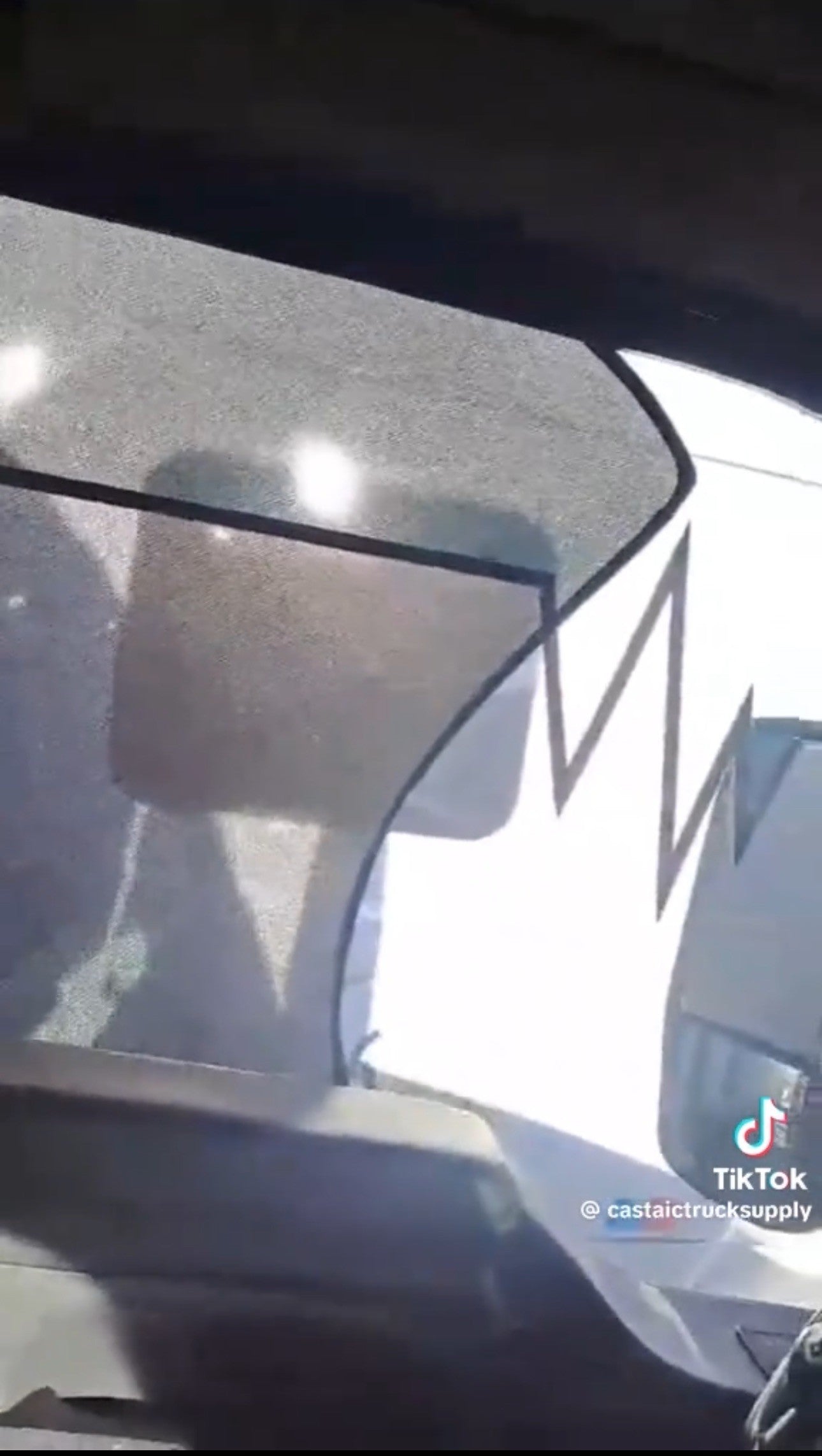 Sunshade Cover for the Kenworth T680 & Freightliner Cascadia