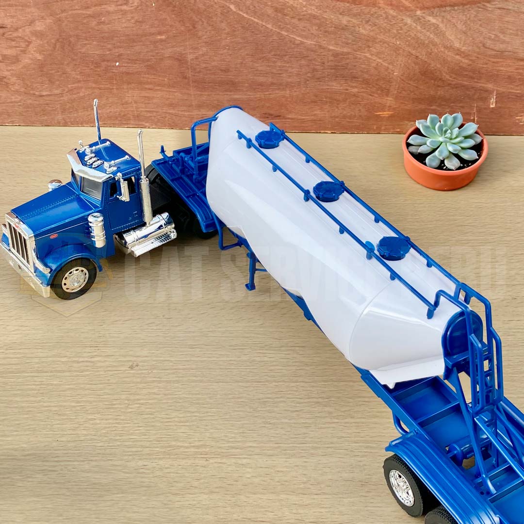 1/32 Peterbilt 379 Blue Cab Semi with Pneumatic Dry Bulk Trailer