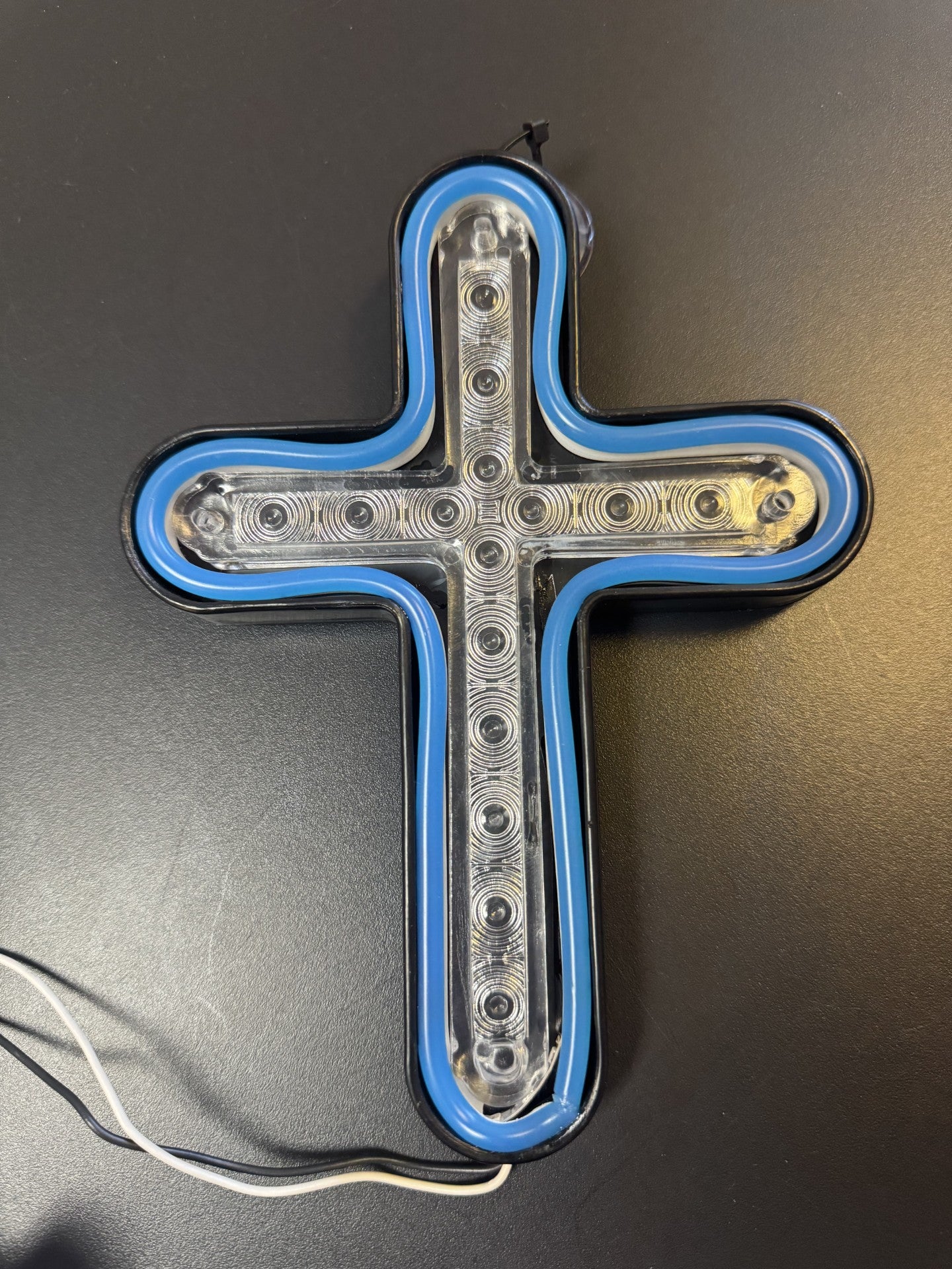 CROSS LED LIGHT WITH CENTER PLASTIC